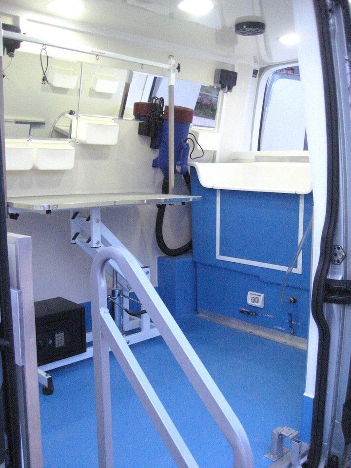 Deluxe Pet Grooming Vans Conversion