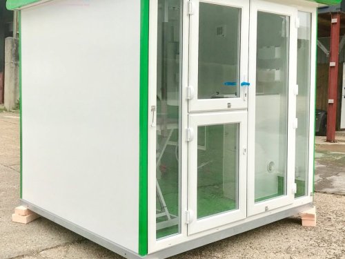 7x8ft pod with a deluxe in bright green and stable door 