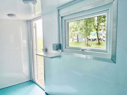 Pod with feature wall