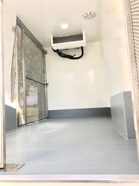 Air Pets Van