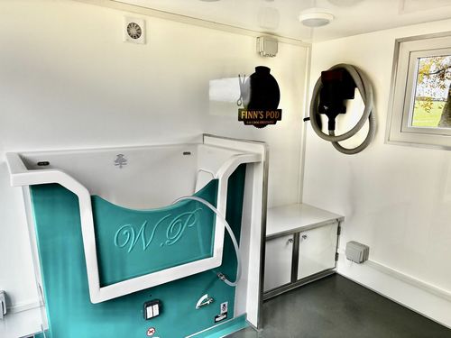 10x8ft Bespoke pod with wood effect wrap and extras