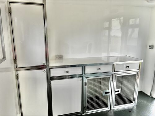 10x8ft Bespoke pod with wood effect wrap and extras
